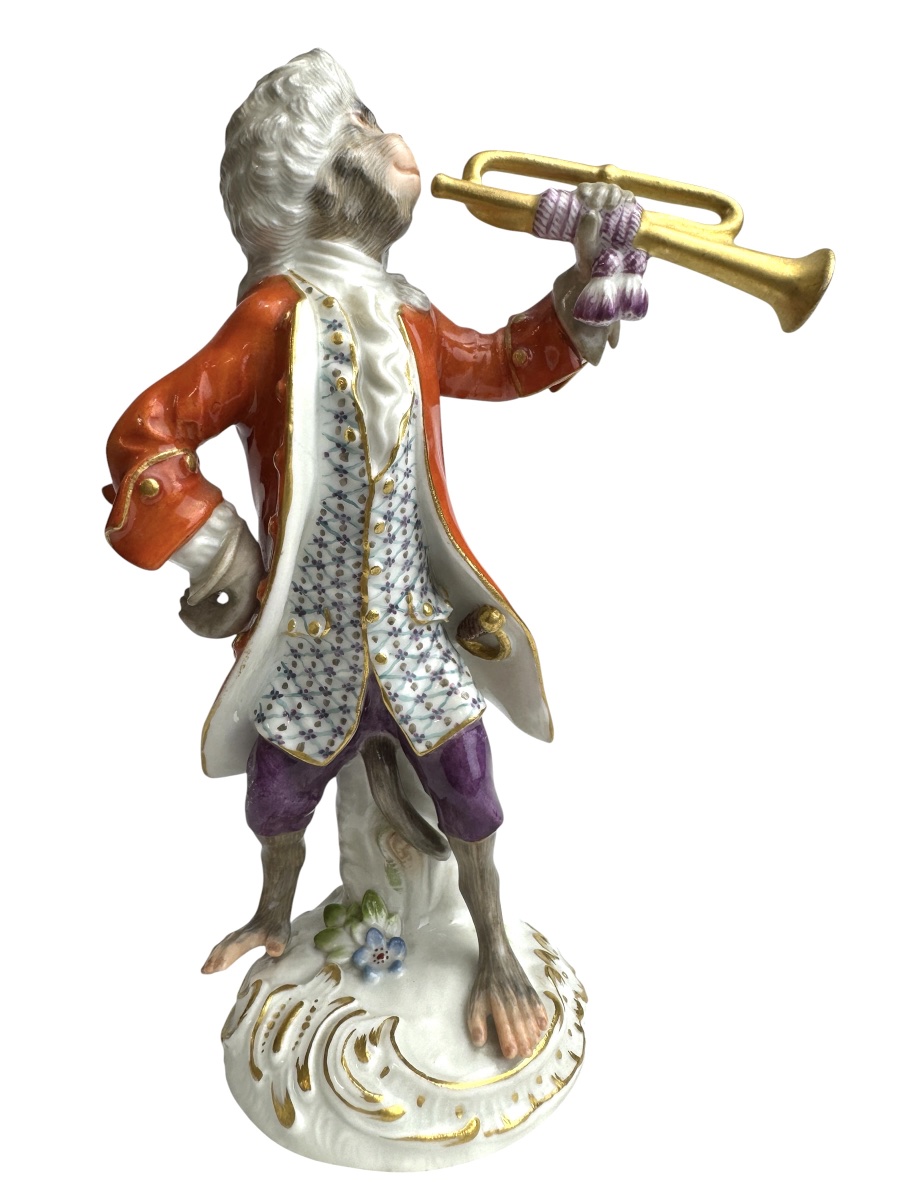 Meissen - Figure en porcelaine d’un singe trompettiste de la série l’orchestre de singes