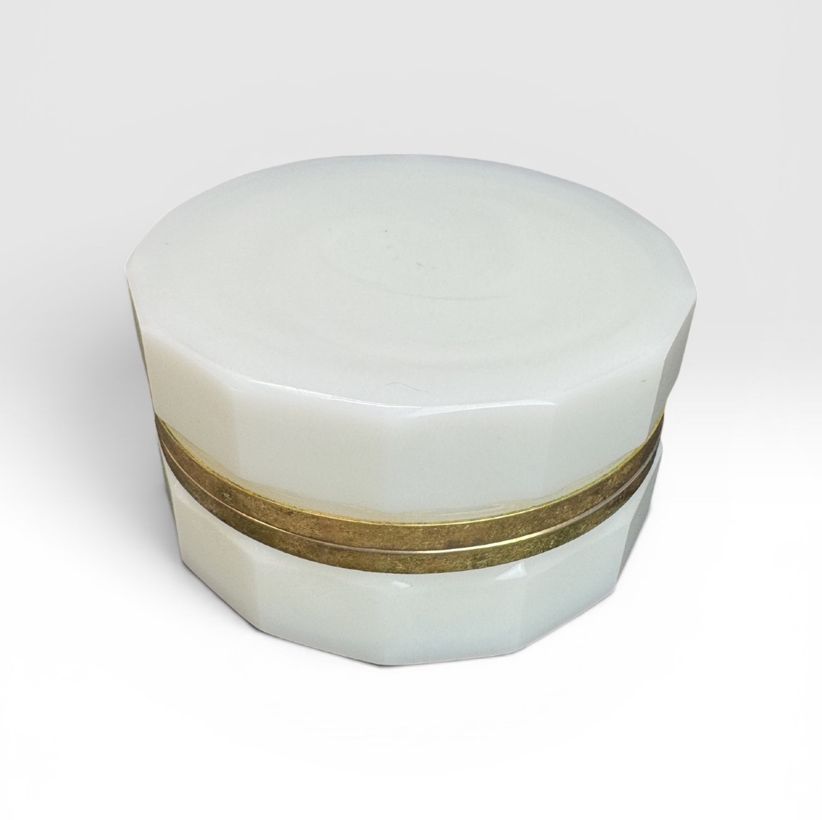 Boîte en opaline blanche, XIXème.  -photo-3
