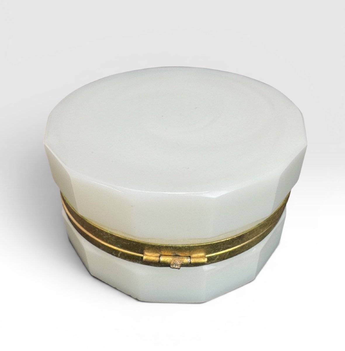 Boîte en opaline blanche, XIXème.  -photo-4