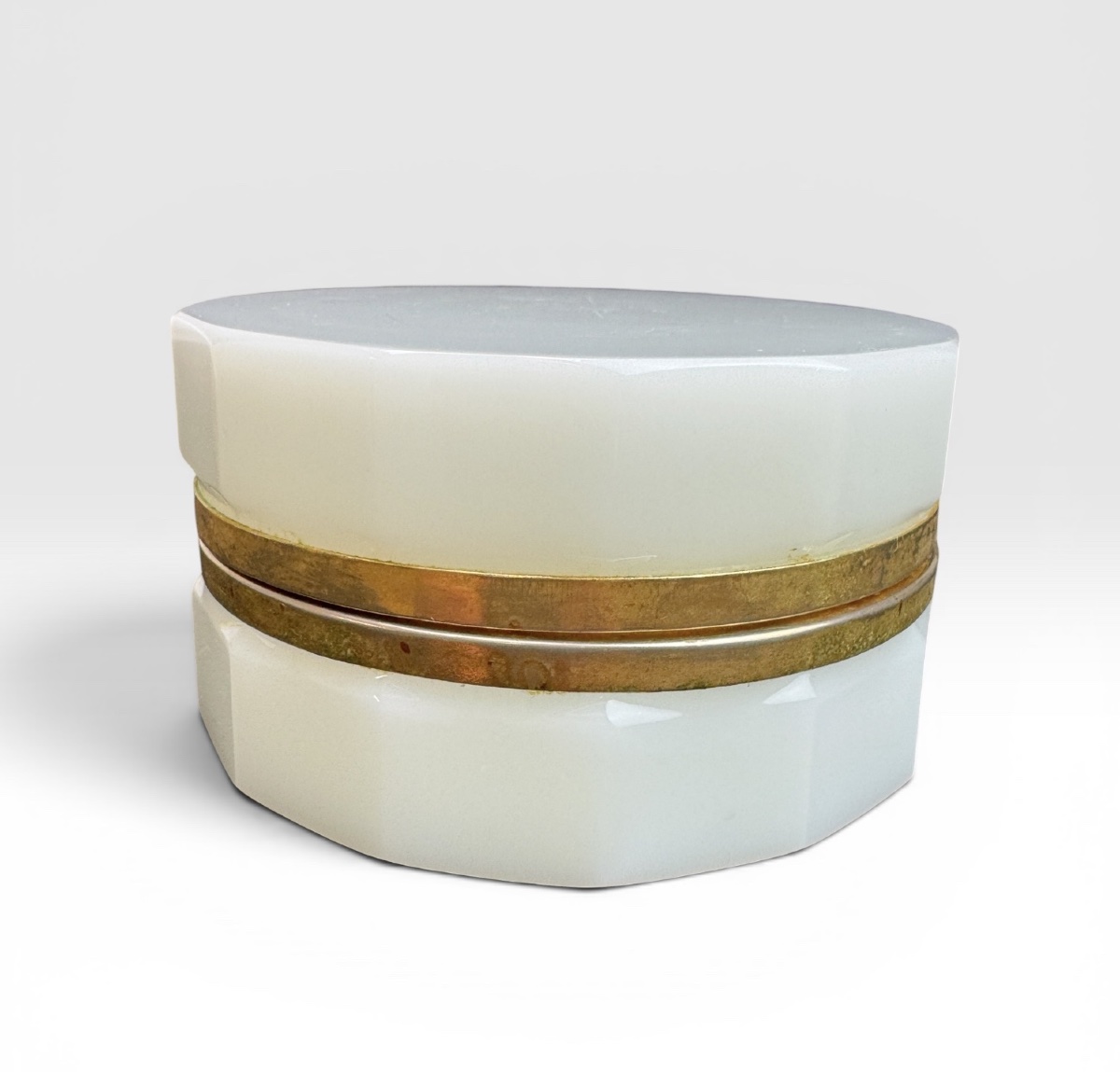 Boîte en opaline blanche, XIXème.  -photo-1