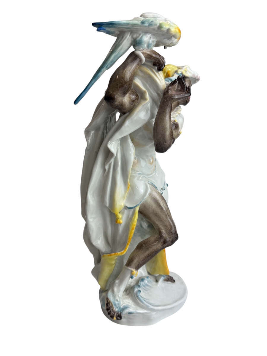 Meissen - Porcelain Figurine, Moor With A Parrot Depicting Nelusco -photo-3