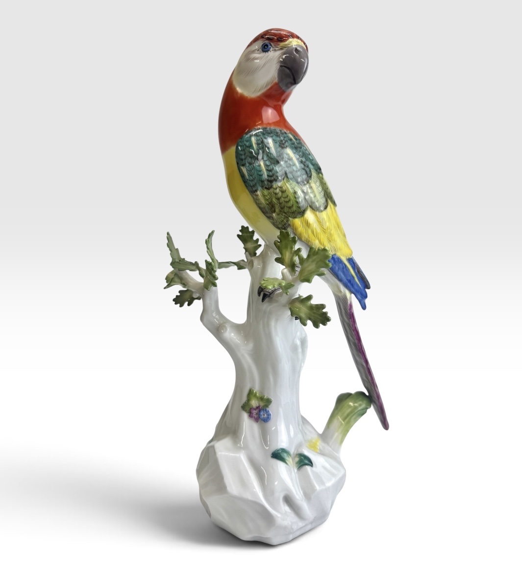 Meissen - Figure en porcelaine Perroquet sur un tronc