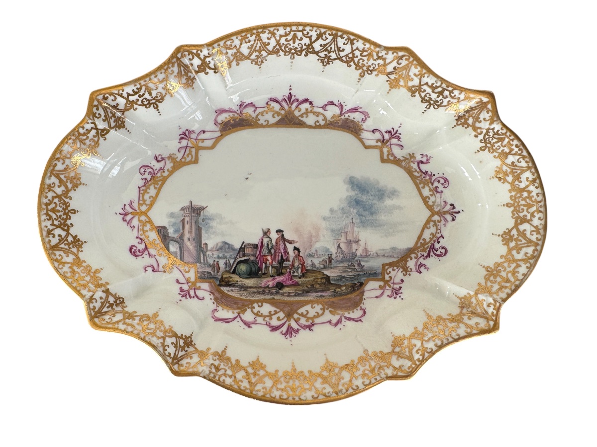 Meissen - Assiette à décor d’une scène portuaire (Kauffahrtei), attribué à Christian F. Herold.