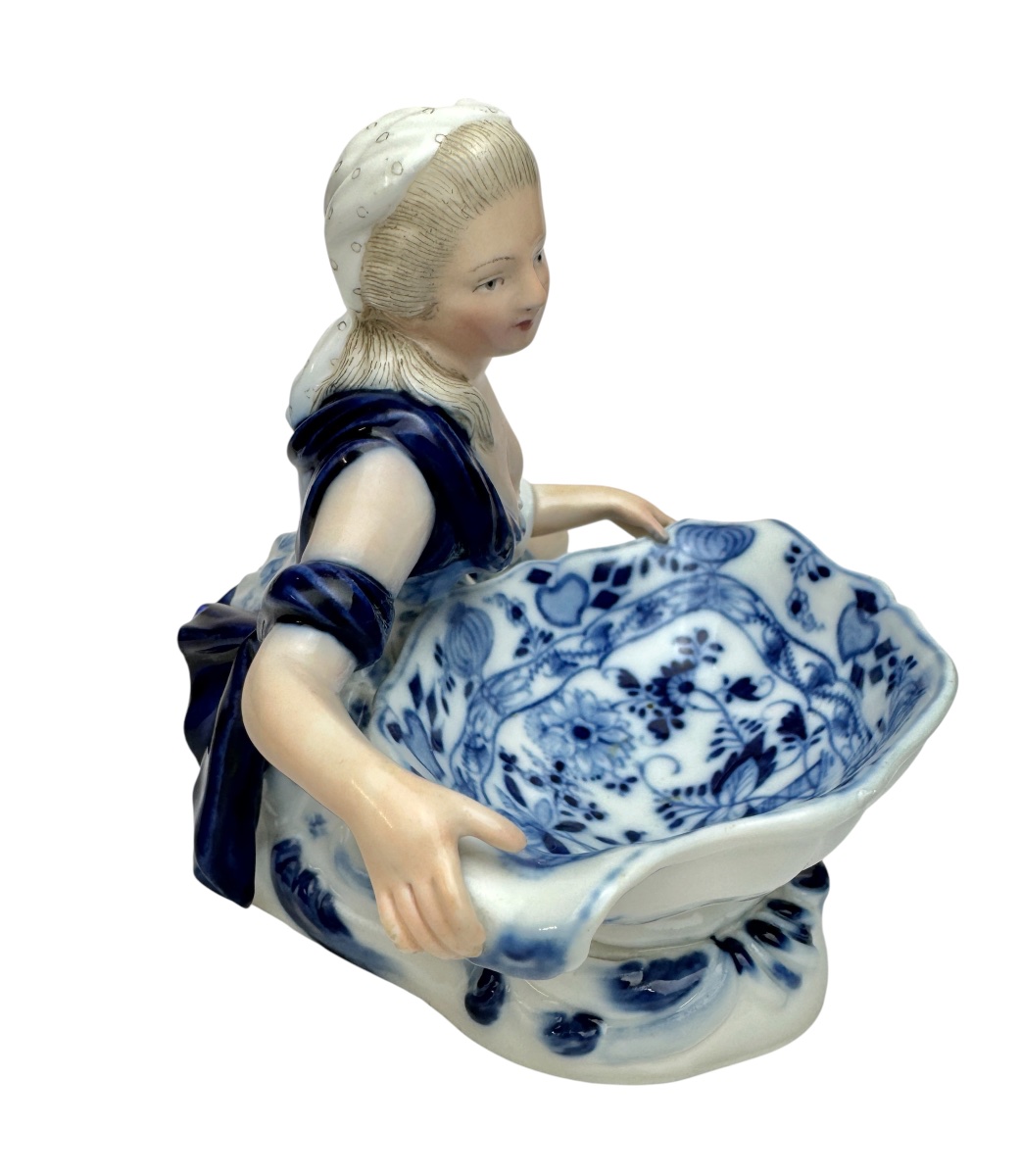Meissen - Porcelain Salt Or Pepper Shaker, Featuring A Lady Figure With An Onion-patterned Design. -photo-1