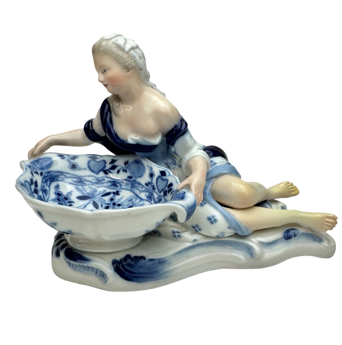 Meissen - Porcelain Salt Or Pepper Shaker, Featuring A Lady Figure With An Onion-patterned Design. 