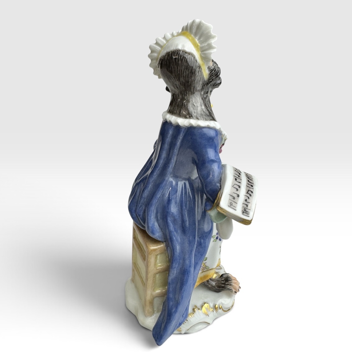 Meissen - Figurine en porcelaine d’une singe en tant que chanteuse de la série l’orchestre de s-photo-1
