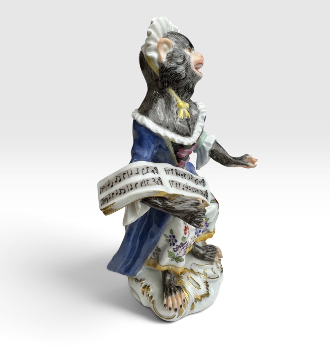 Meissen - Figurine en porcelaine d’une singe en tant que chanteuse de la série l’orchestre de s-photo-2