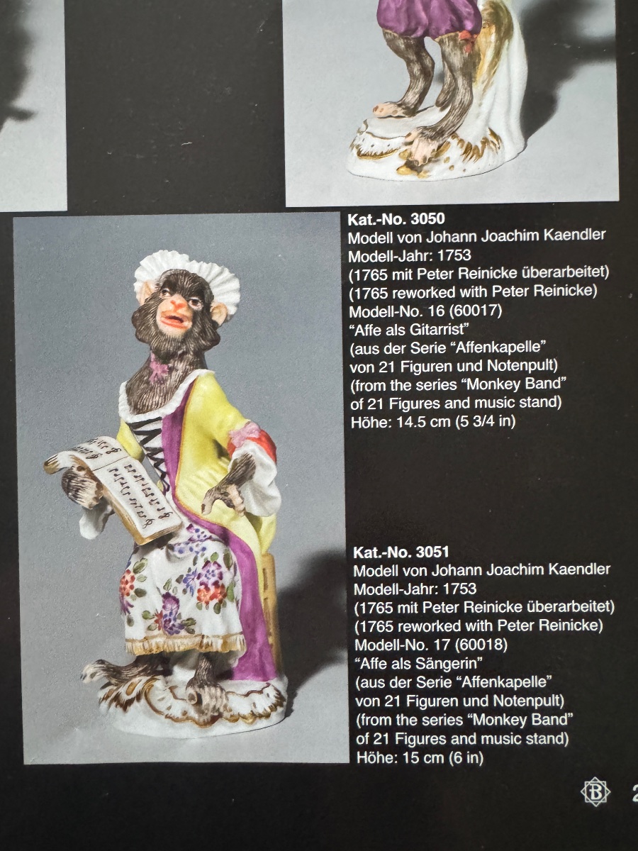 Meissen - Figurine en porcelaine d’une singe en tant que chanteuse de la série l’orchestre de s-photo-5