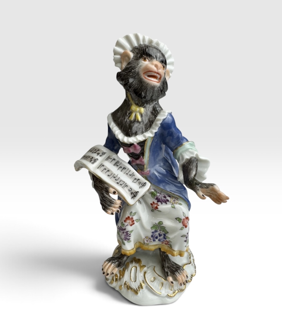 Meissen - Figurine en porcelaine d’une singe en tant que chanteuse de la série l’orchestre de s
