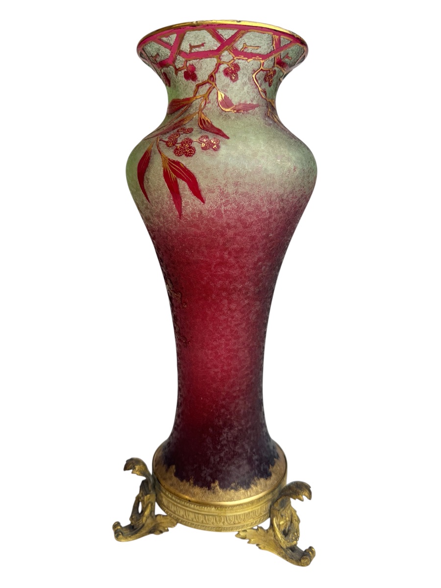 Baccarat - Ouraline Crystal Vase With A Raspberry Design-photo-2