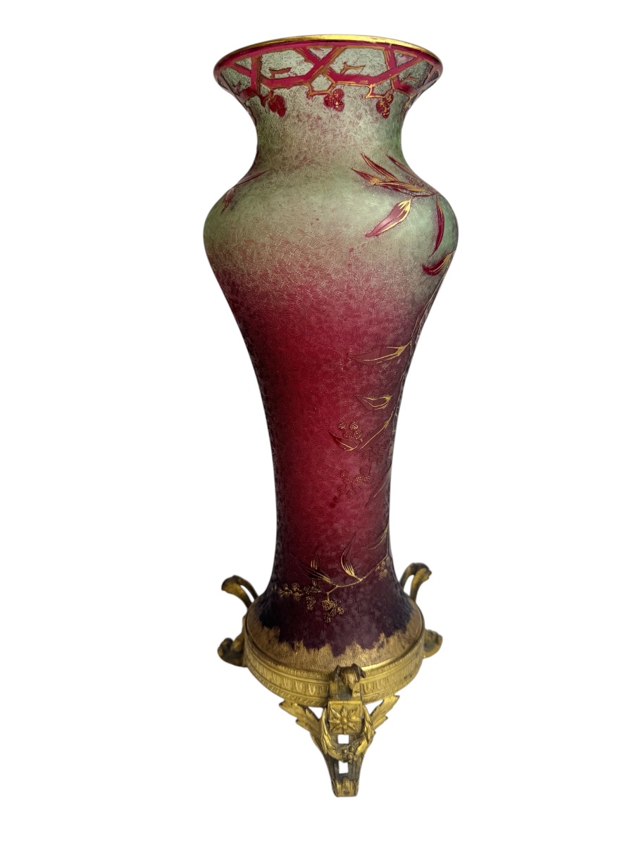 Baccarat - Ouraline Crystal Vase With A Raspberry Design-photo-3