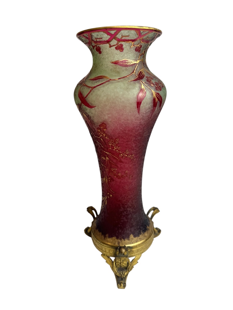 Baccarat - Ouraline Crystal Vase With A Raspberry Design-photo-1