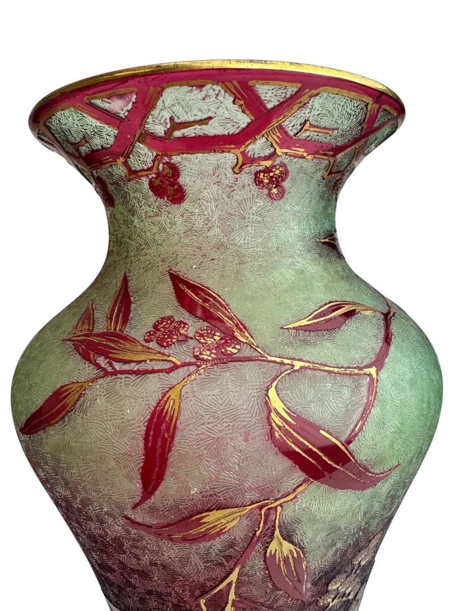 Baccarat - Ouraline Crystal Vase With A Raspberry Design-photo-2