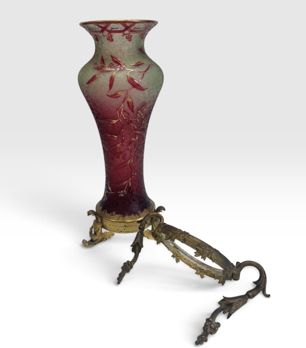 Baccarat - Ouraline Crystal Vase With A Raspberry Design-photo-7