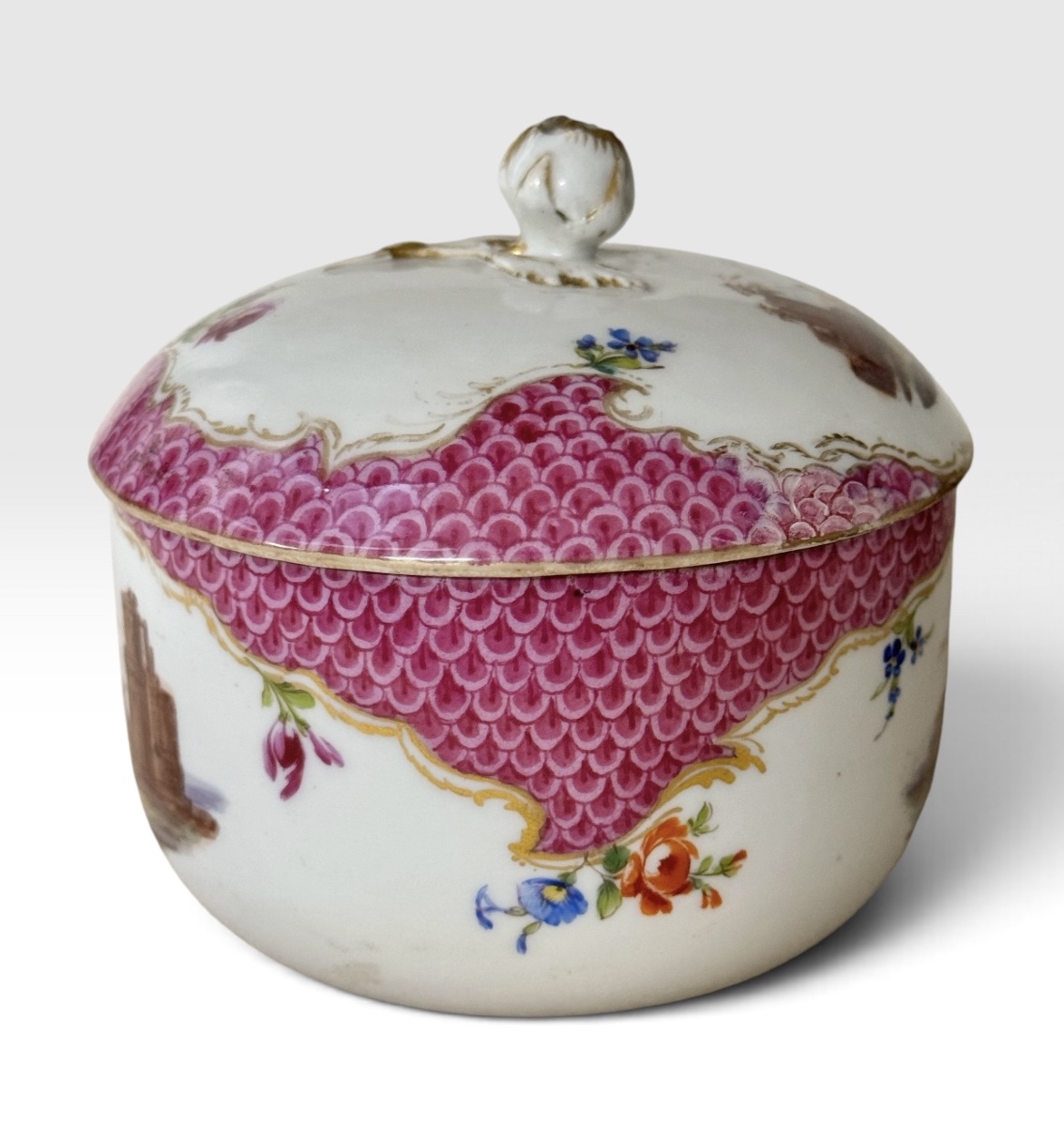 Meissen - Box With A Lid Decorated With Scenes Of Maritime Trade -photo-1
