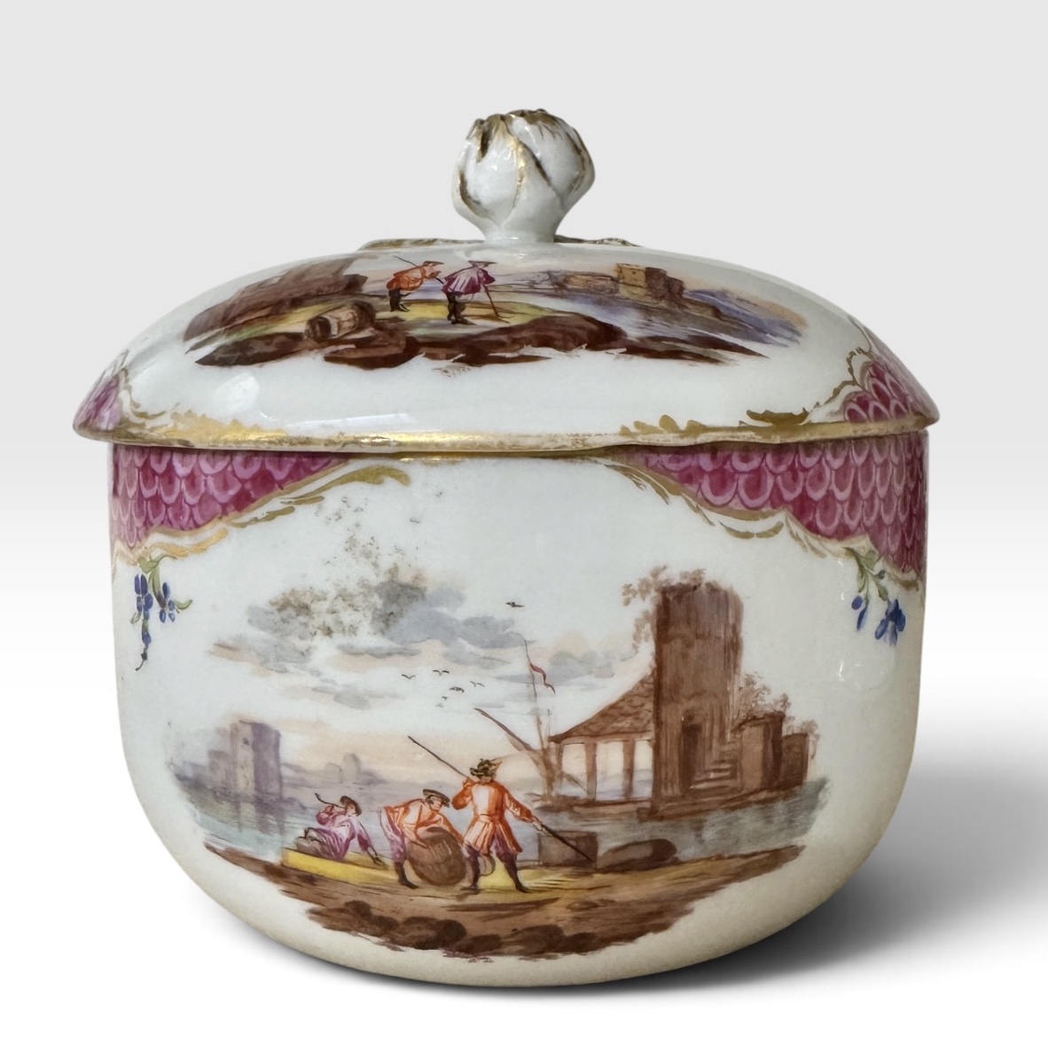 Meissen - Box With A Lid Decorated With Scenes Of Maritime Trade 