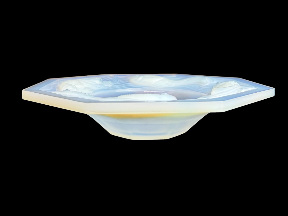 Etling – Coupe octogonale en verre opalescent à décor des poissons -photo-3