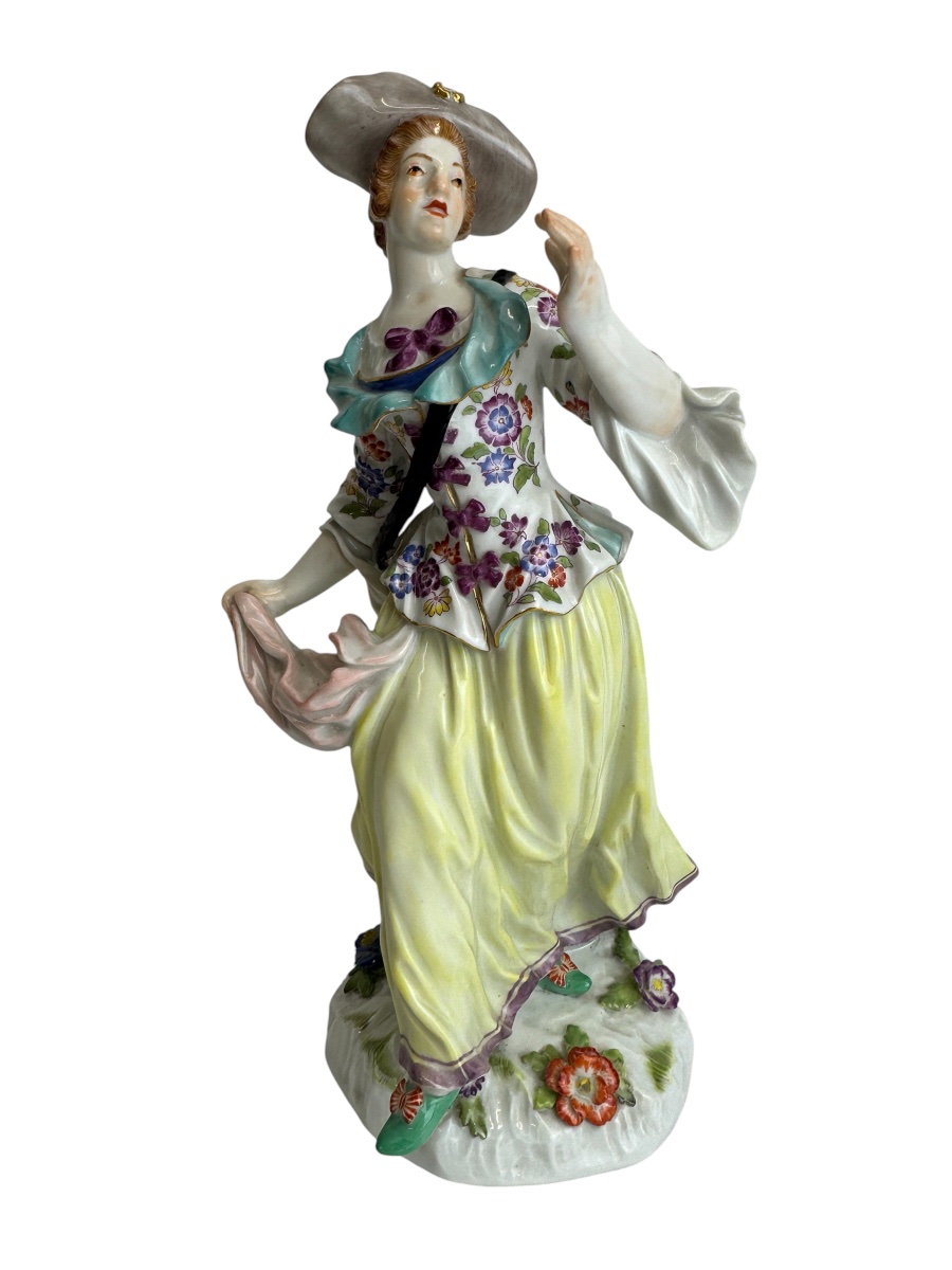 Meissen - Figure en porcelaine d’une Bergère
