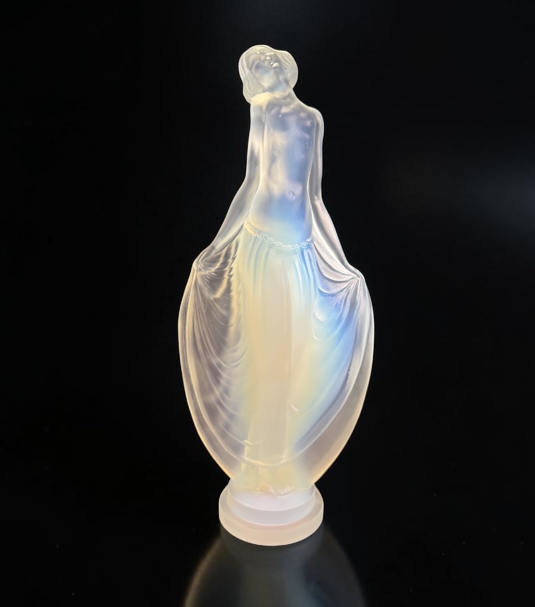 Lucile Sevin pour Etling, statuette en verre opalescent 
