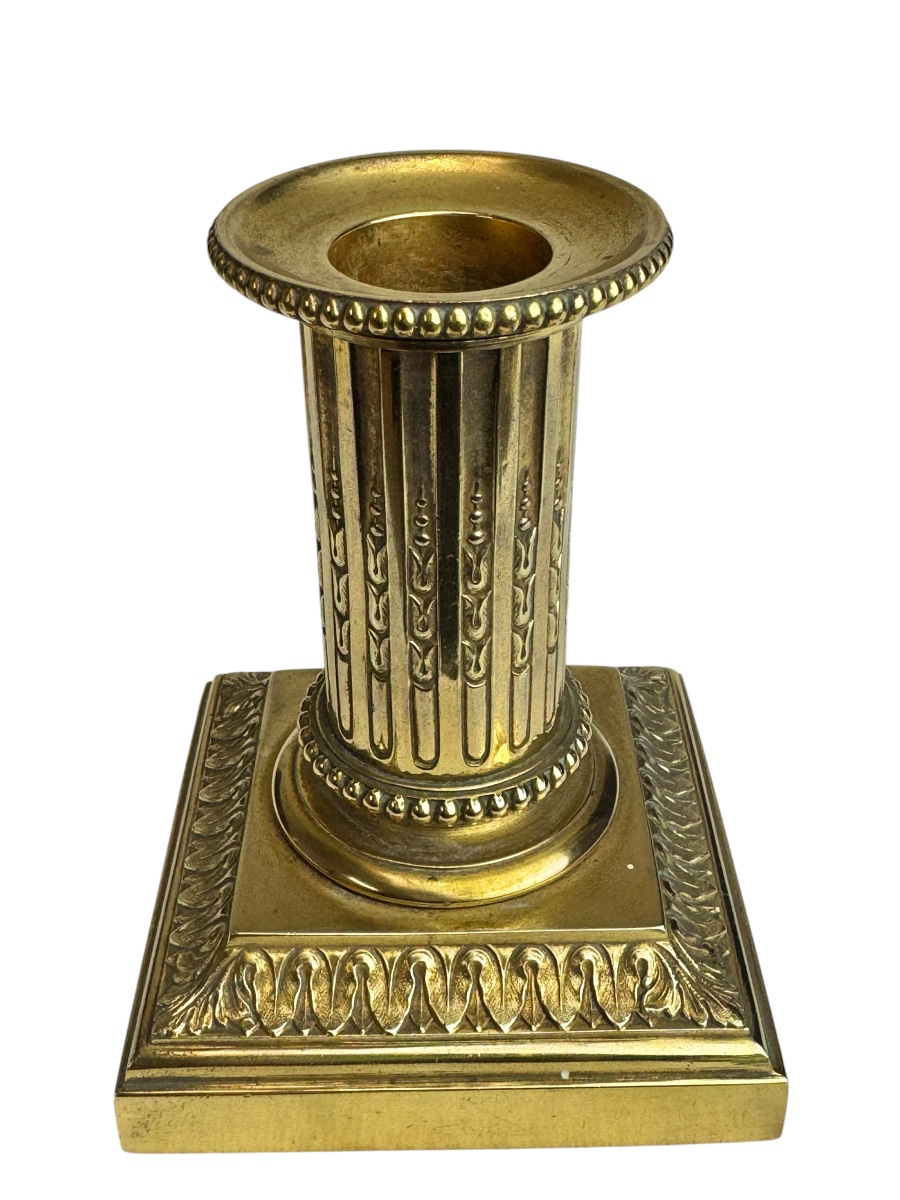 Cailar Bayard - Paire de petits bougeoirs en bronze doré de style Louis XVI. -photo-4