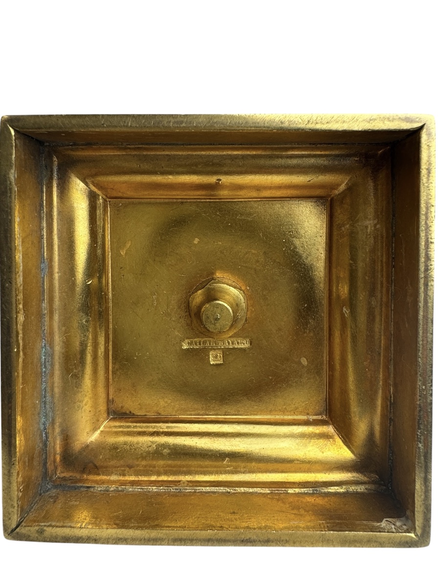 Cailar Bayard - Paire de petits bougeoirs en bronze doré de style Louis XVI. -photo-3