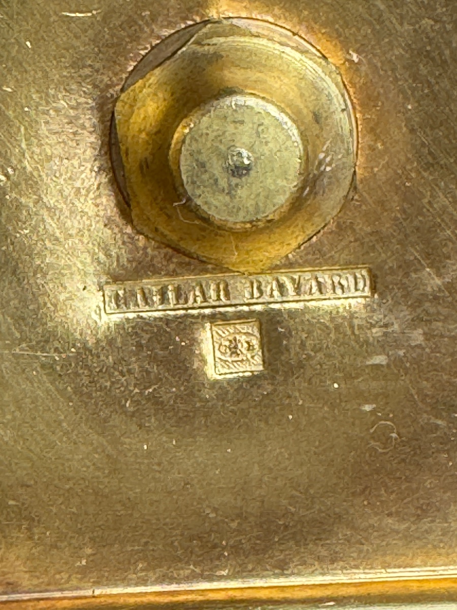 Cailar Bayard - Paire de petits bougeoirs en bronze doré de style Louis XVI. -photo-4
