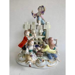 Meissen, Porcelain Group Le Pressoir