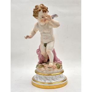 Meissen - Figurine En Porcelaine Cupidon Tournant Le Nez