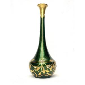 Montjoye - Aventurine Vase With Mistletoe Decor  