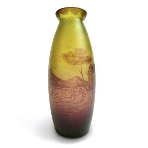 Degué Vase With Lake Landscape Decor 