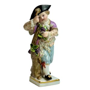 Meissen, figurine en porcelaine, enfant jardinier coupant des branches de vigne