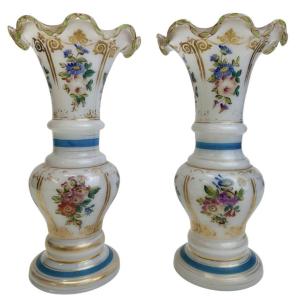 Baccarat - Pair de vases en opaline 