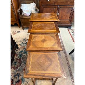 Tables Gigogne en  Marqueterie de Palissandre et Filet de Citronnier, XIXe