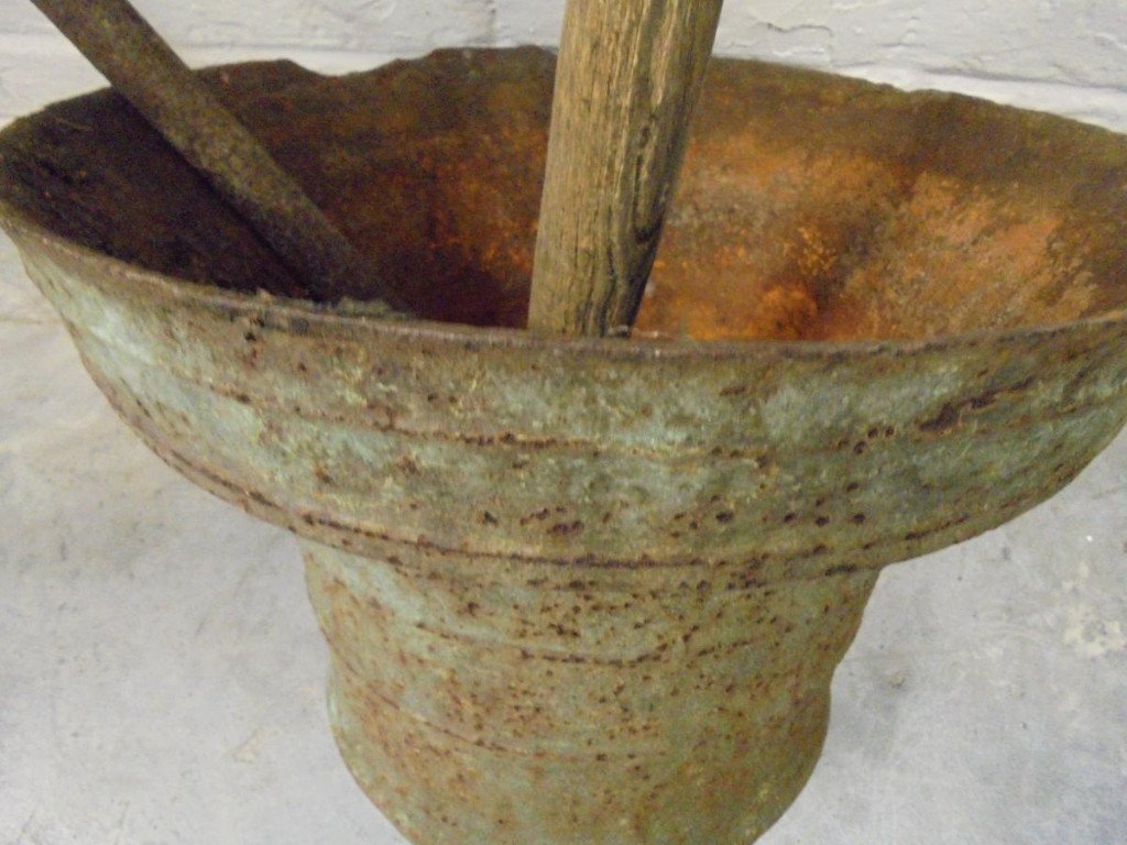 Large Cast Iron Mortar-photo-1