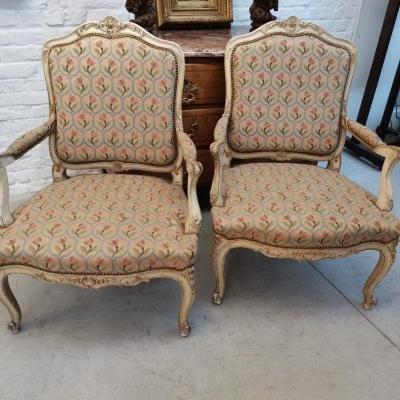 Paire De Larges Fauteuils  Louis XV