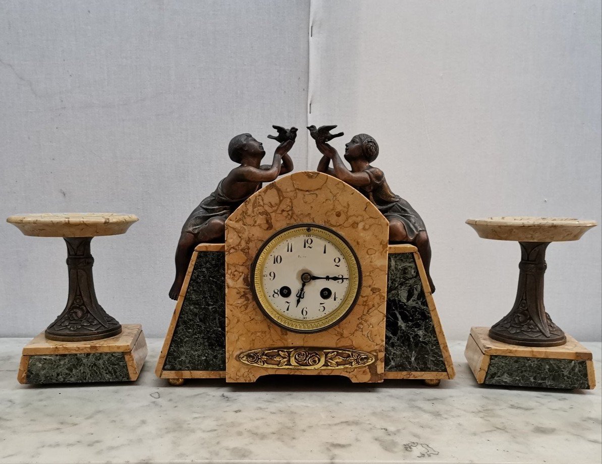Garniture De Cheminée Art Déco. Pendule