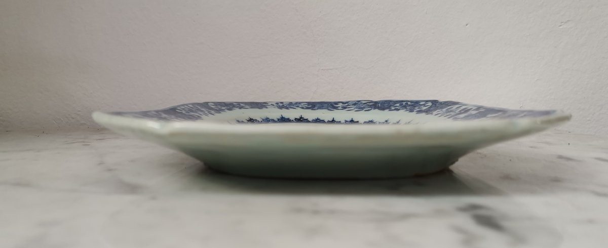 Small 18th Century Chinese Porcelain Dish-photo-1