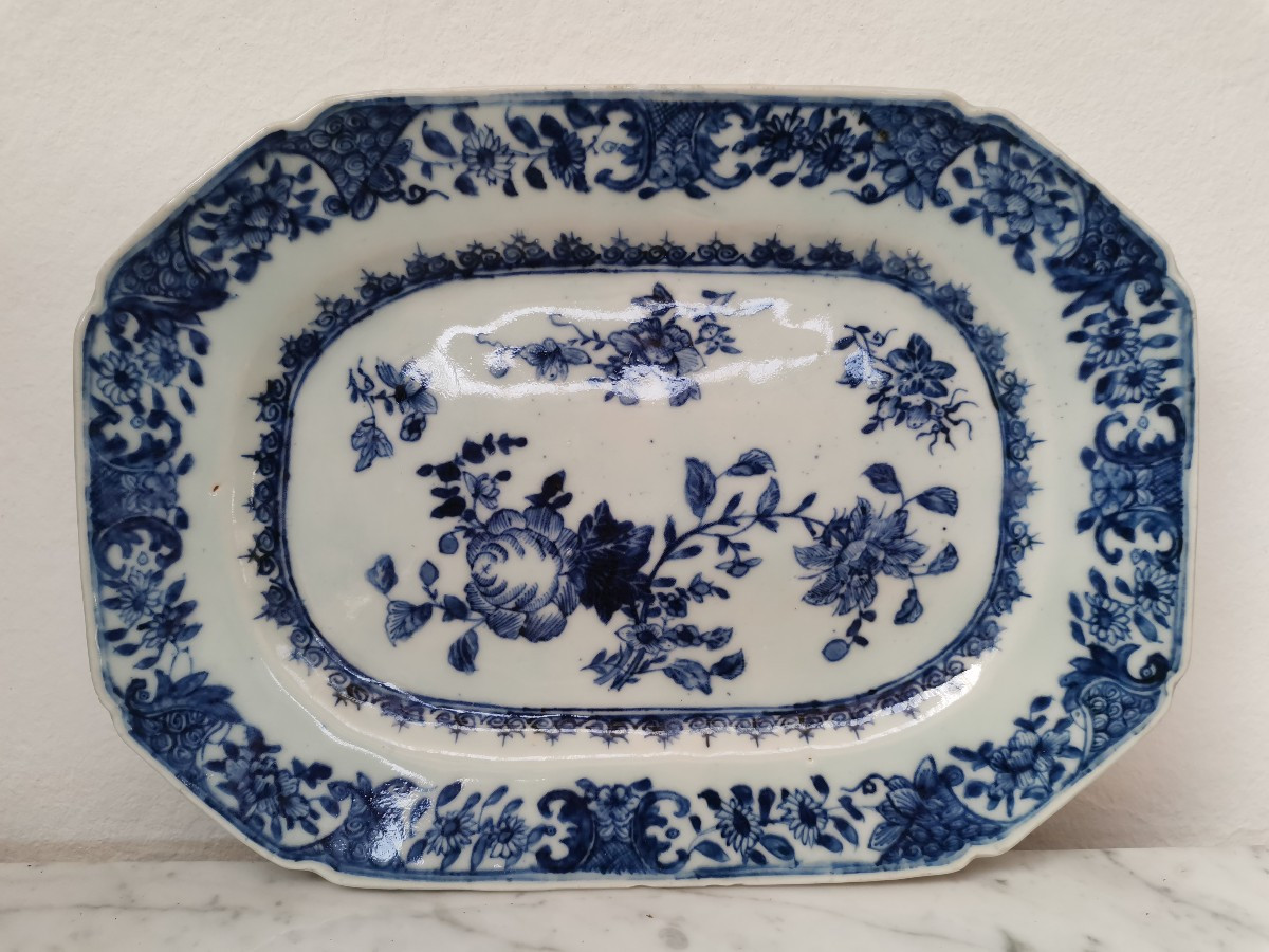 Small 18th Century Chinese Porcelain Dish