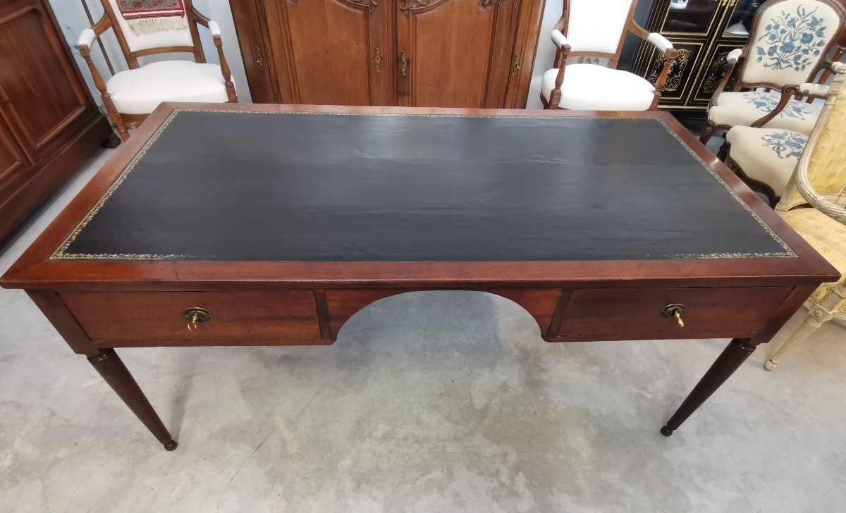Grand Bureau Louis XVI en acajou 