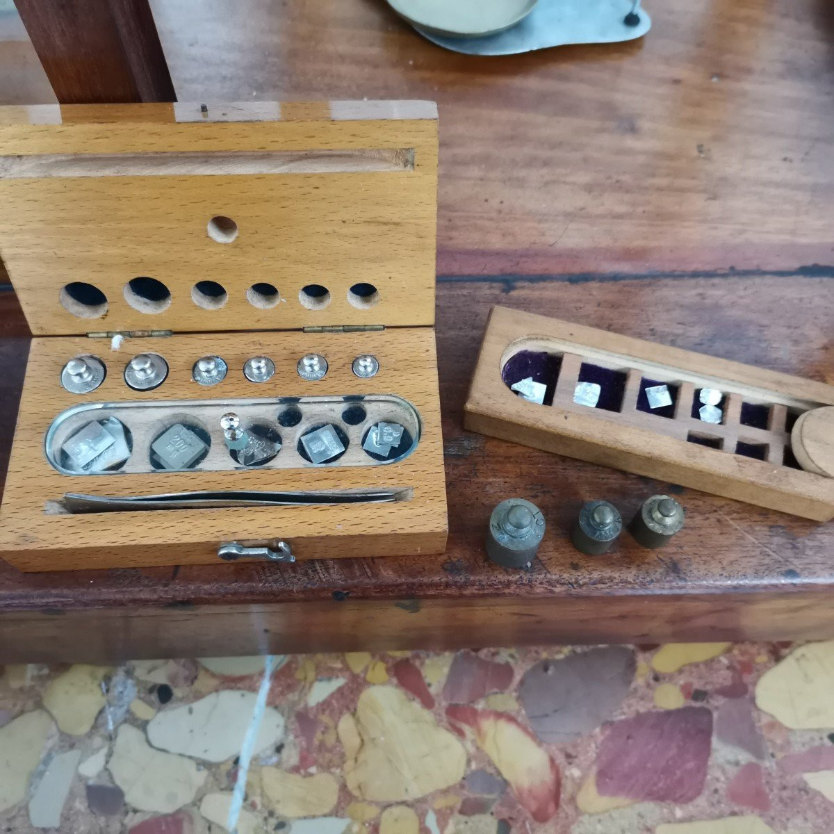  Grande Balance De Pharmacie  ou de  laboratoire. Sous Vitrine -photo-2