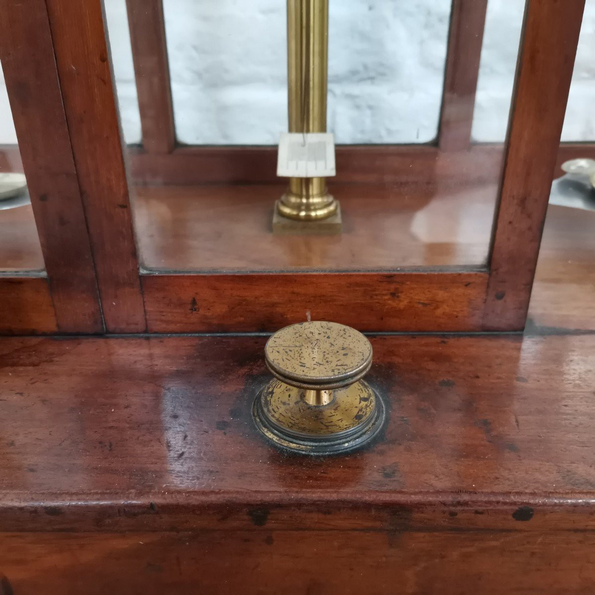  Grande Balance De Pharmacie  ou de  laboratoire. Sous Vitrine -photo-3