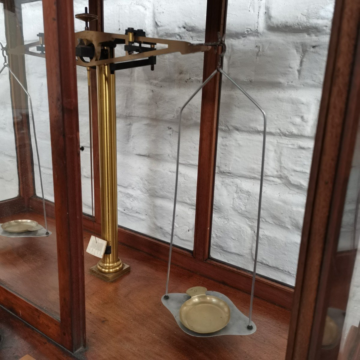  Grande Balance De Pharmacie  ou de  laboratoire. Sous Vitrine -photo-6