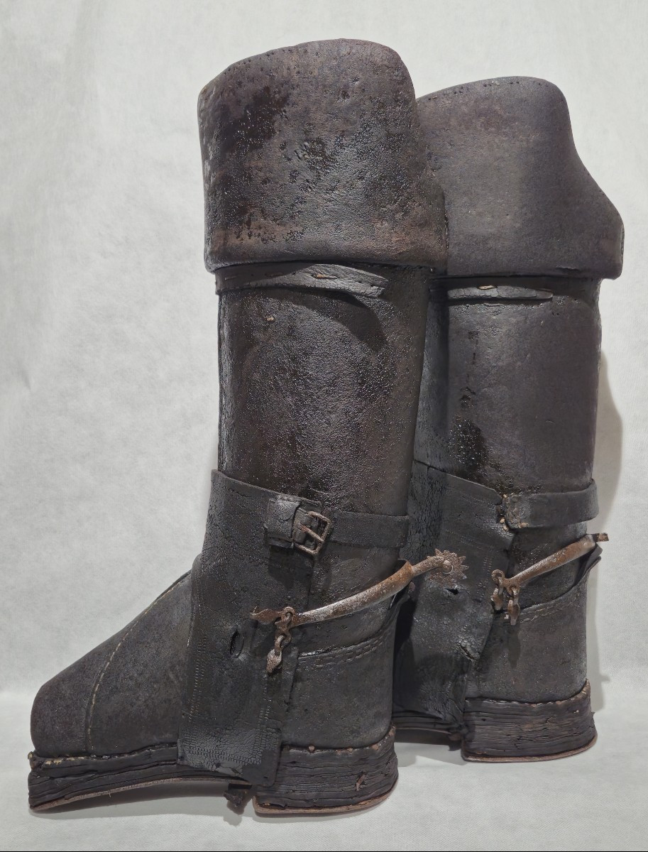 Bottes fortes de postillon ou bottes de sept lieues.