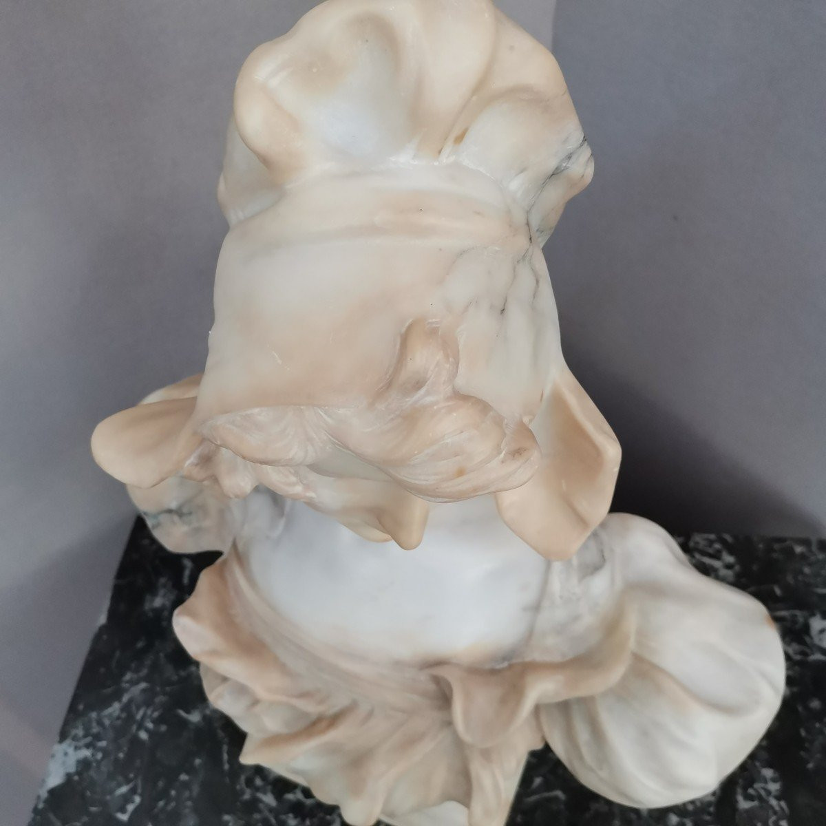 Buste de jeune femme, marbre, Art nouveau-photo-3