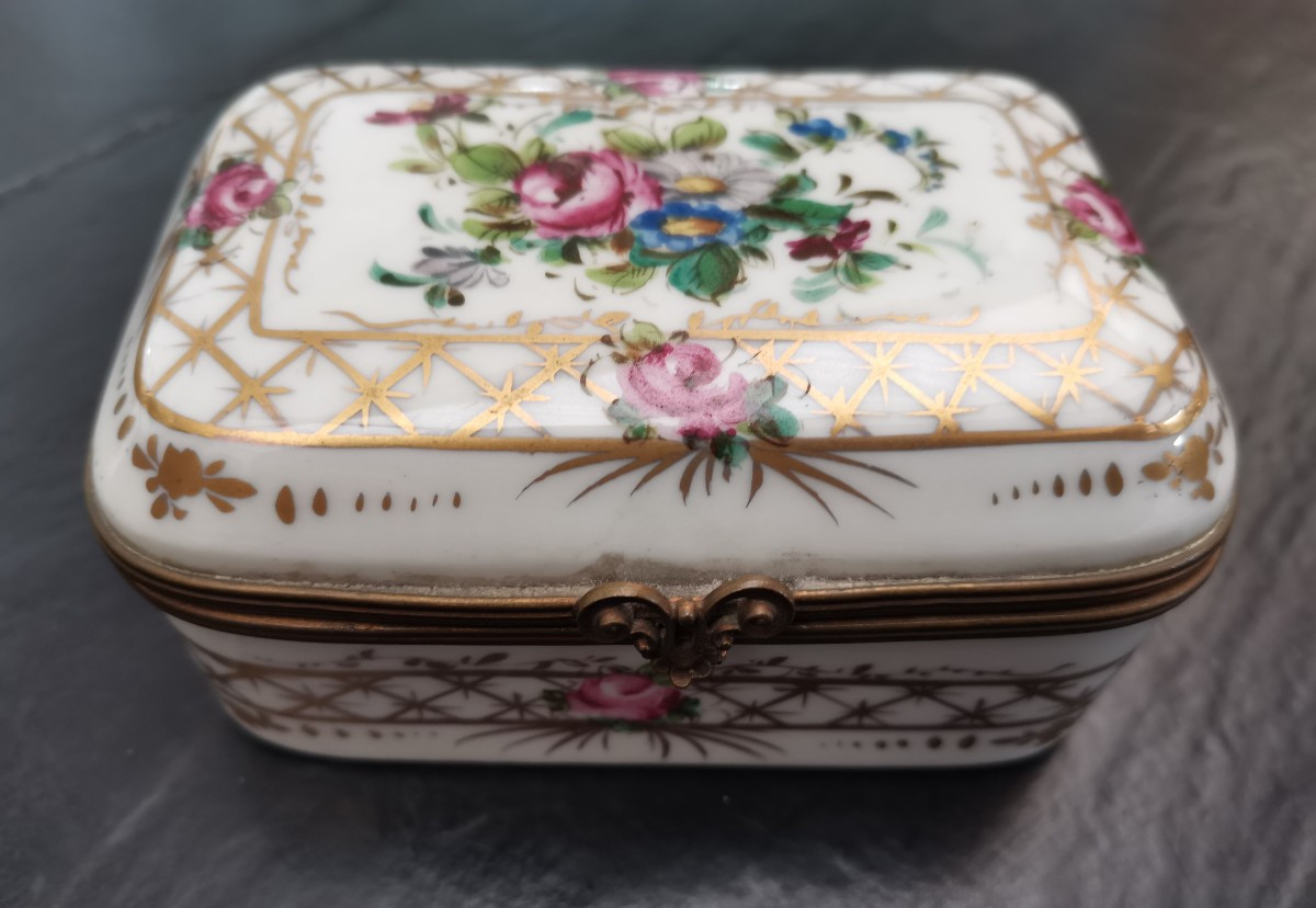 Coffret Bonbonnière en porcelaine de Sèvres 