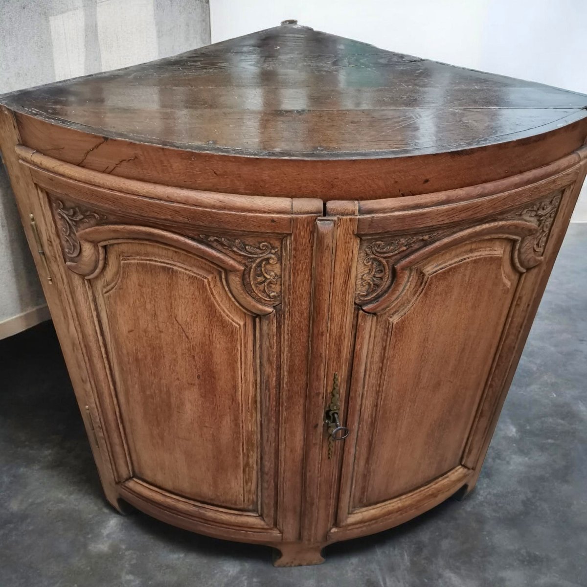 Curved Corner Cabinet, 18th Century. -photo-3