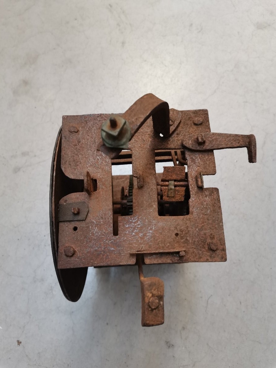 Très ancien mouvement d' horloge -photo-1