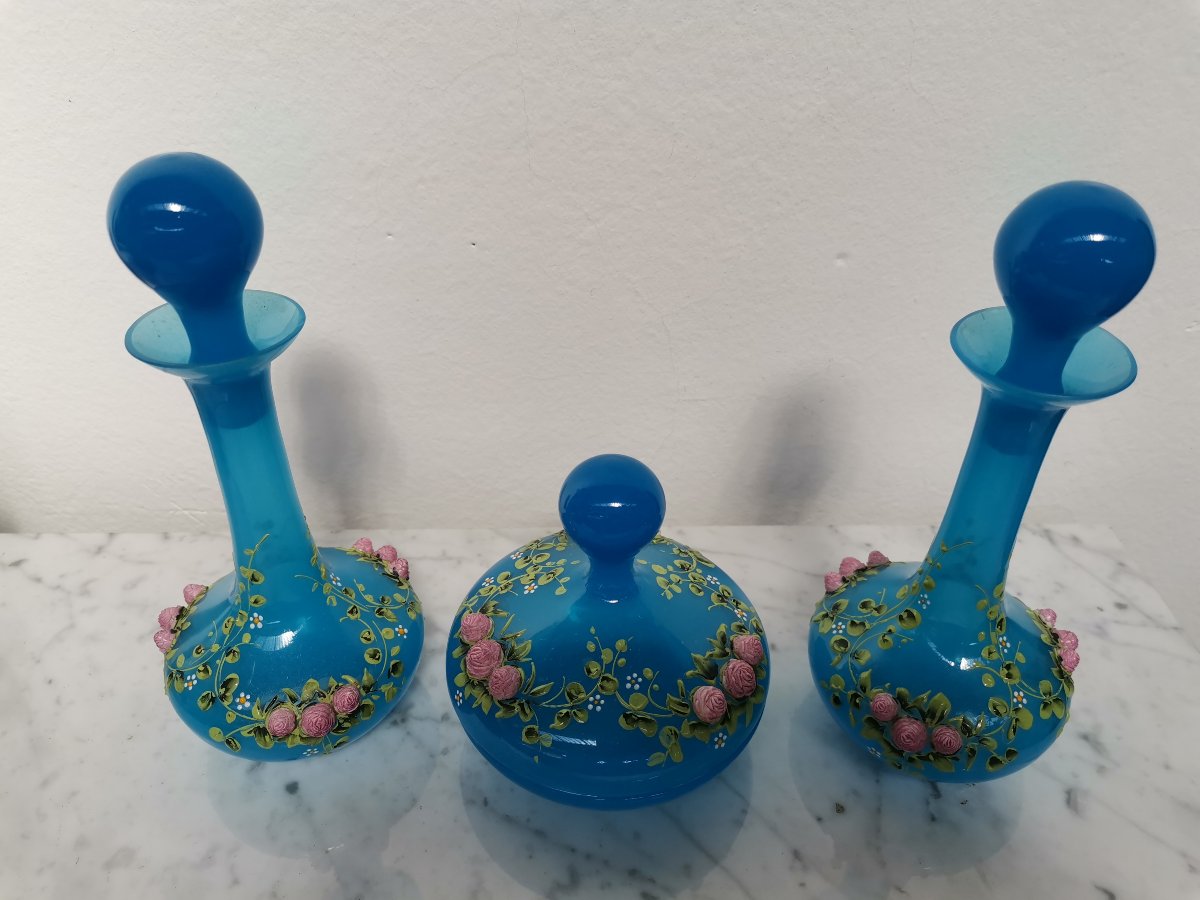 Carafes et bonbonnière en opaline bleue -photo-3