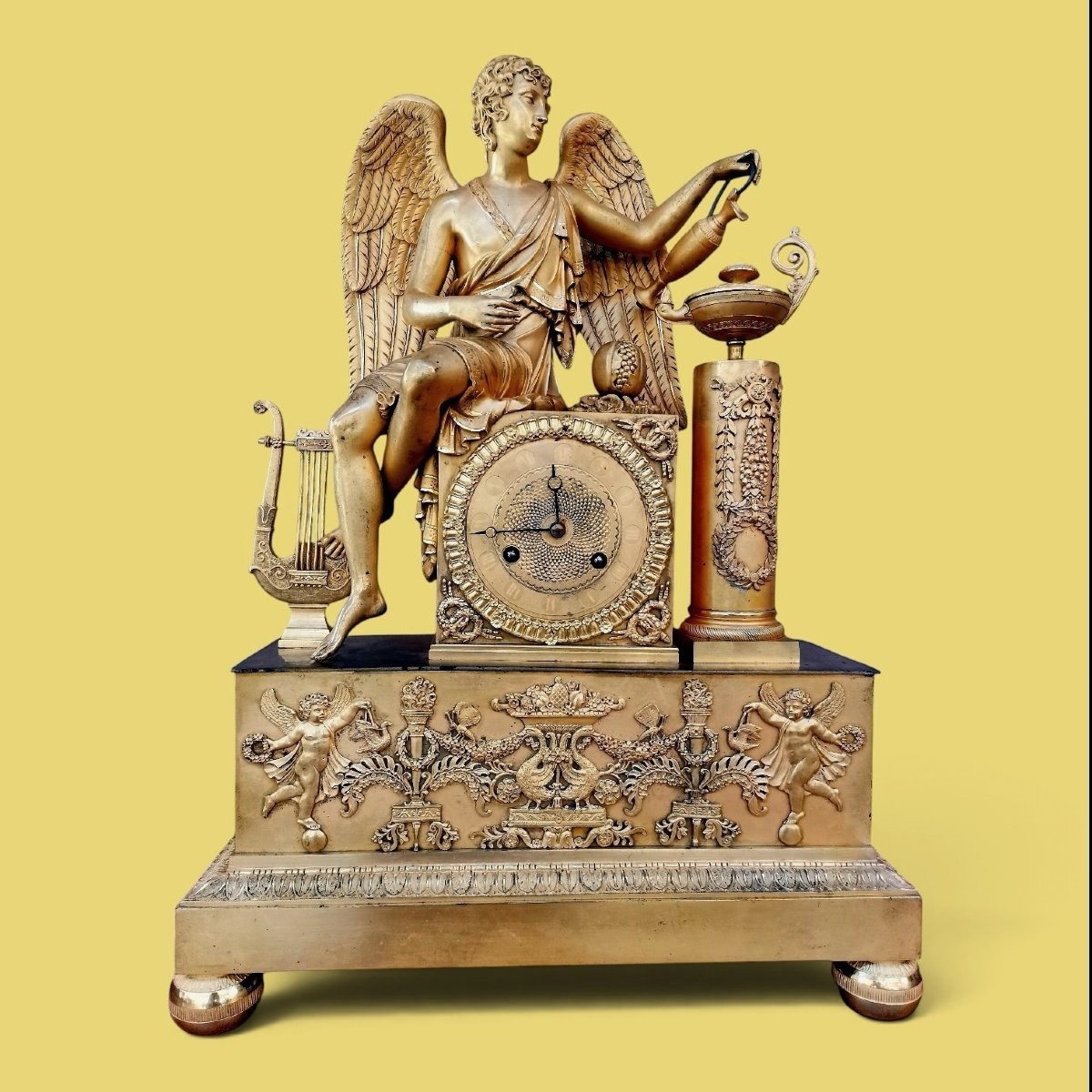 Pendule époque Empire en bronze doré 