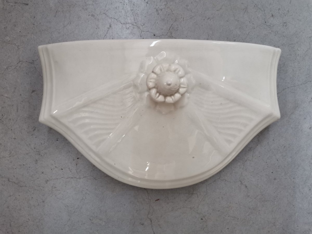 Onnaing Earthenware Wall Fountain -photo-2